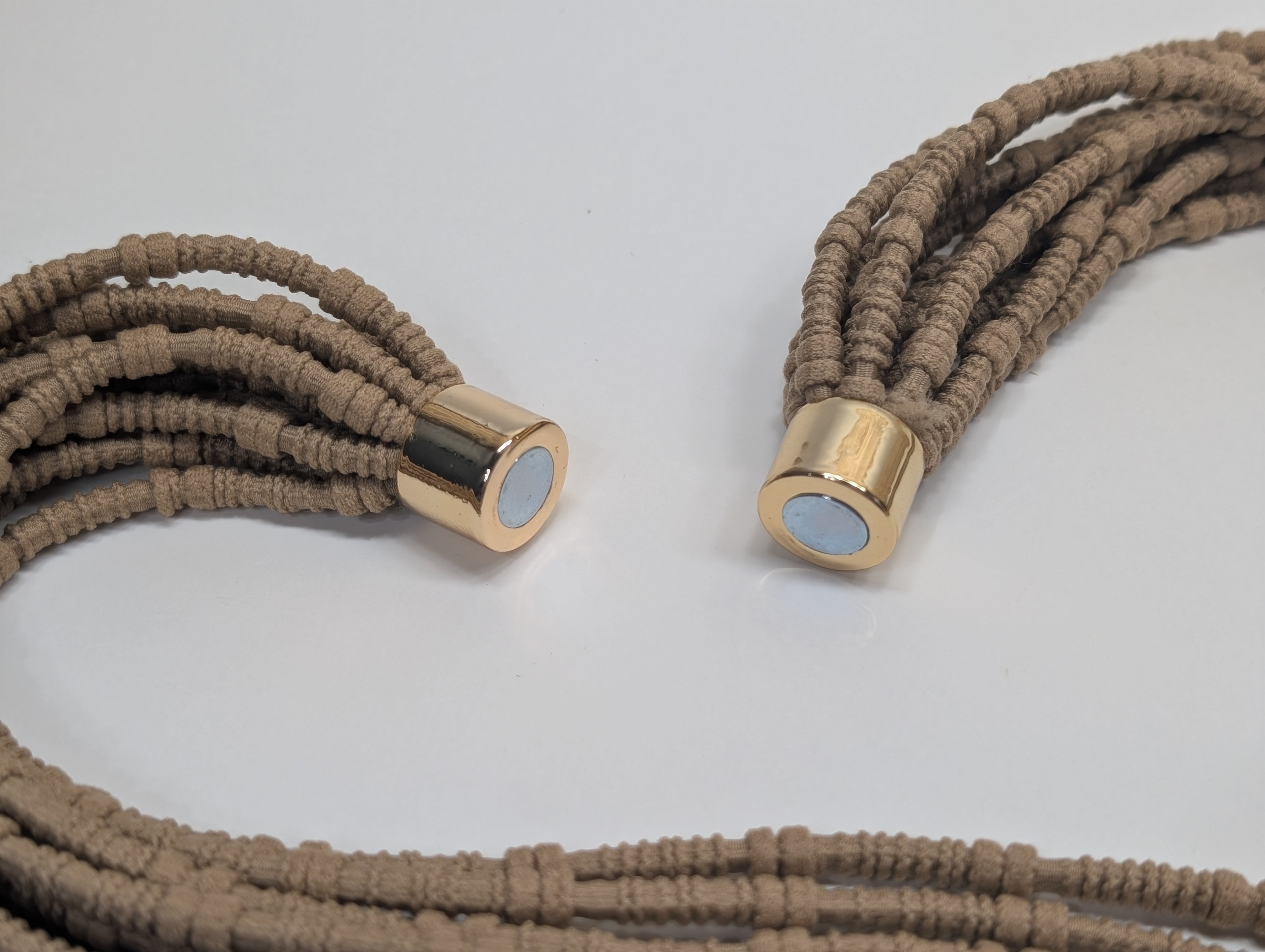 Collar Largo Multihilo de Tela con Cierre Imantado
