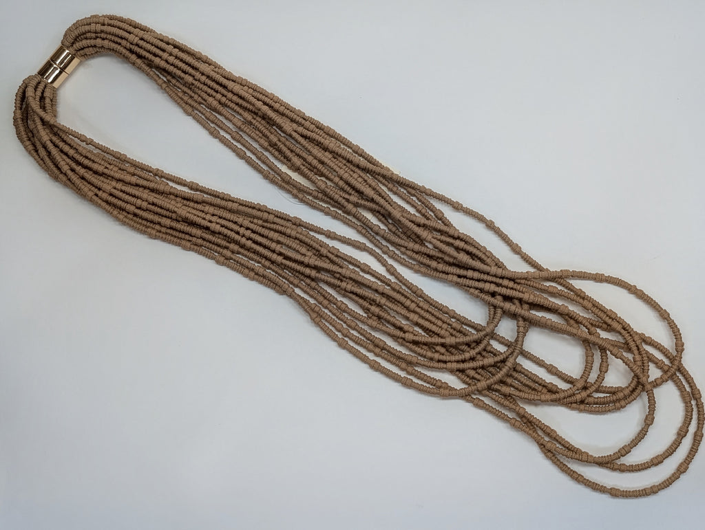Collar Largo Multihilo de Tela con Cierre Imantado