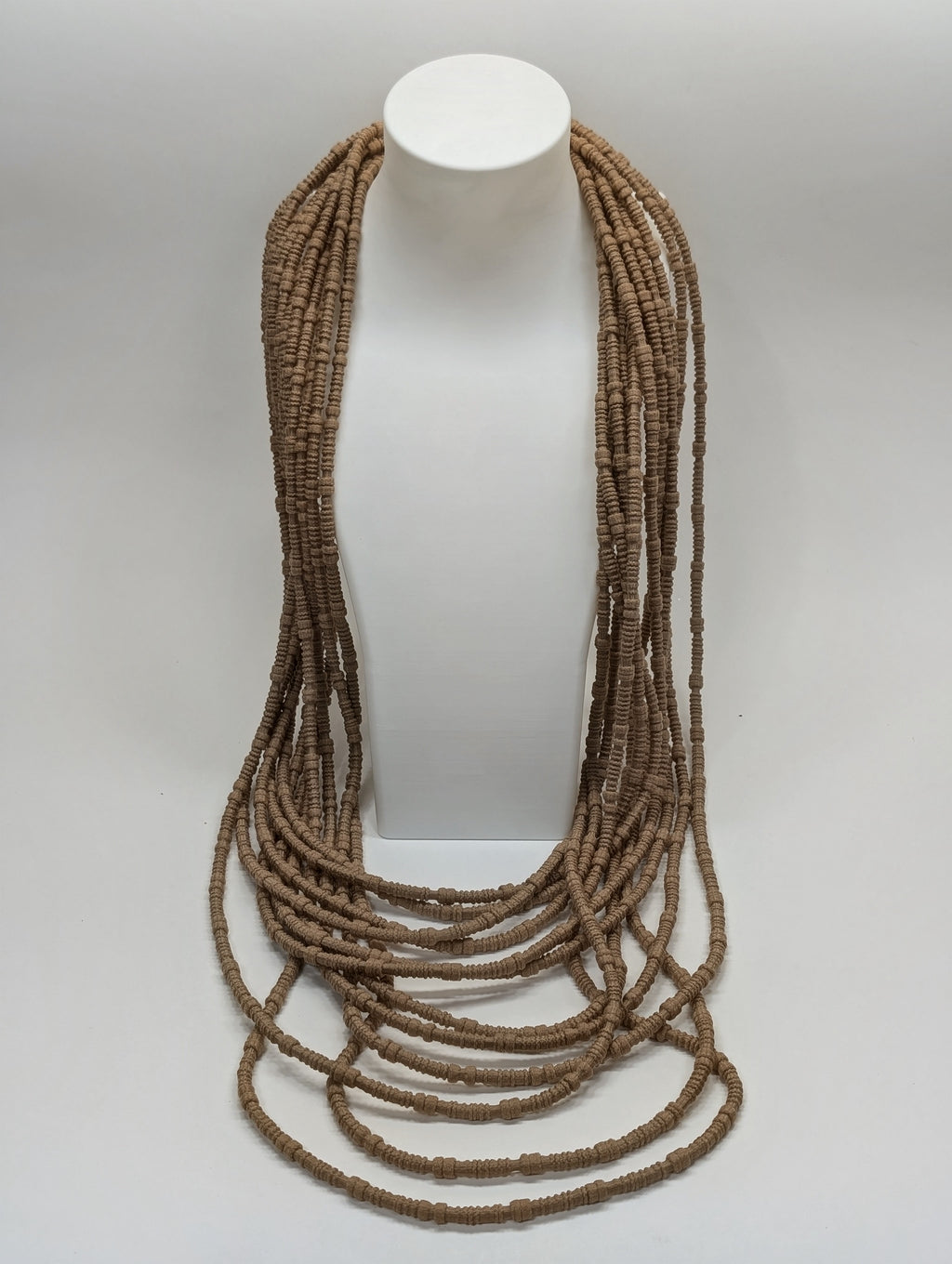 Collar Largo Multihilo de Tela con Cierre Imantado