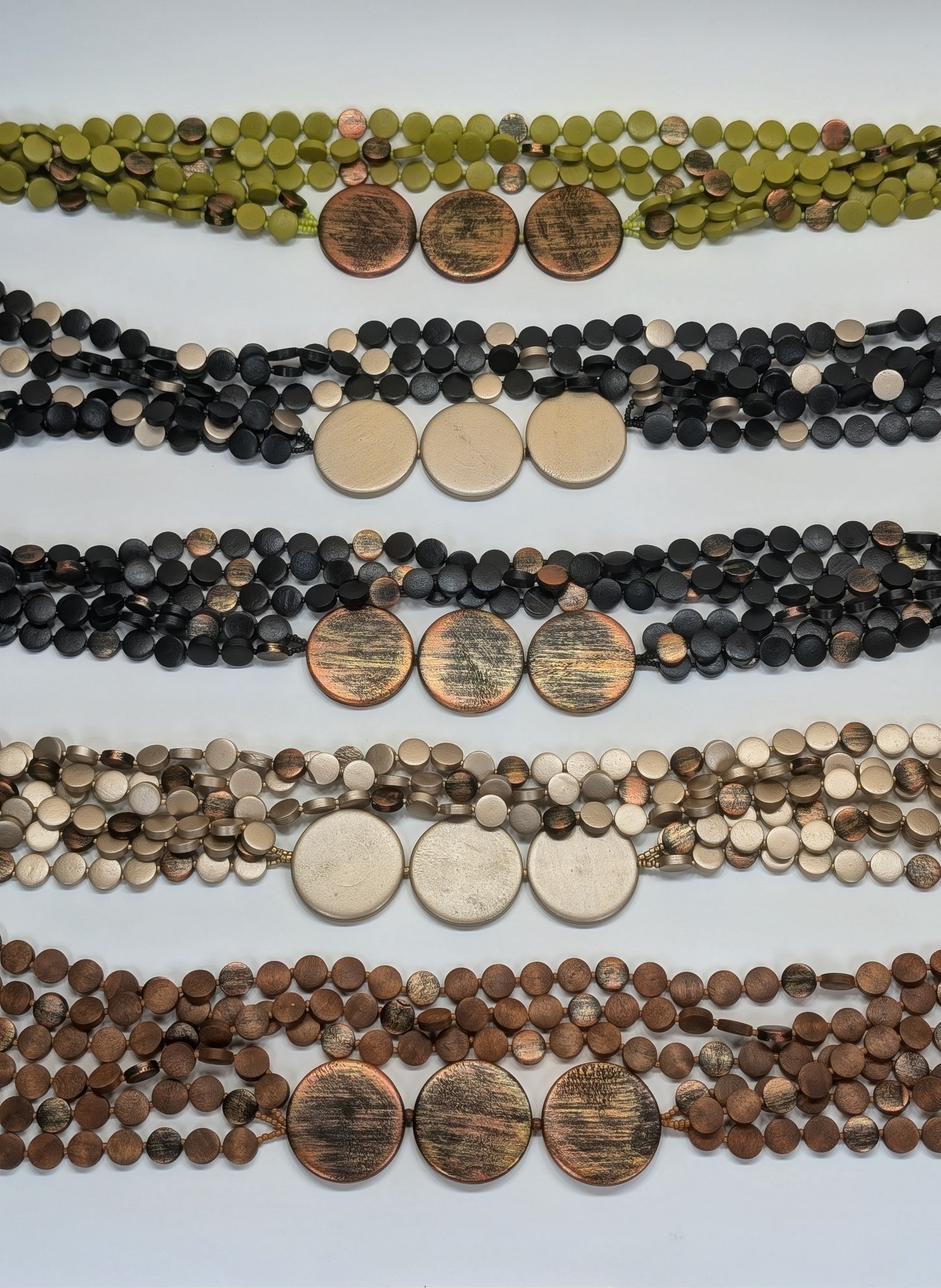 Collar Largo Multihilera de Cuentas de Madera