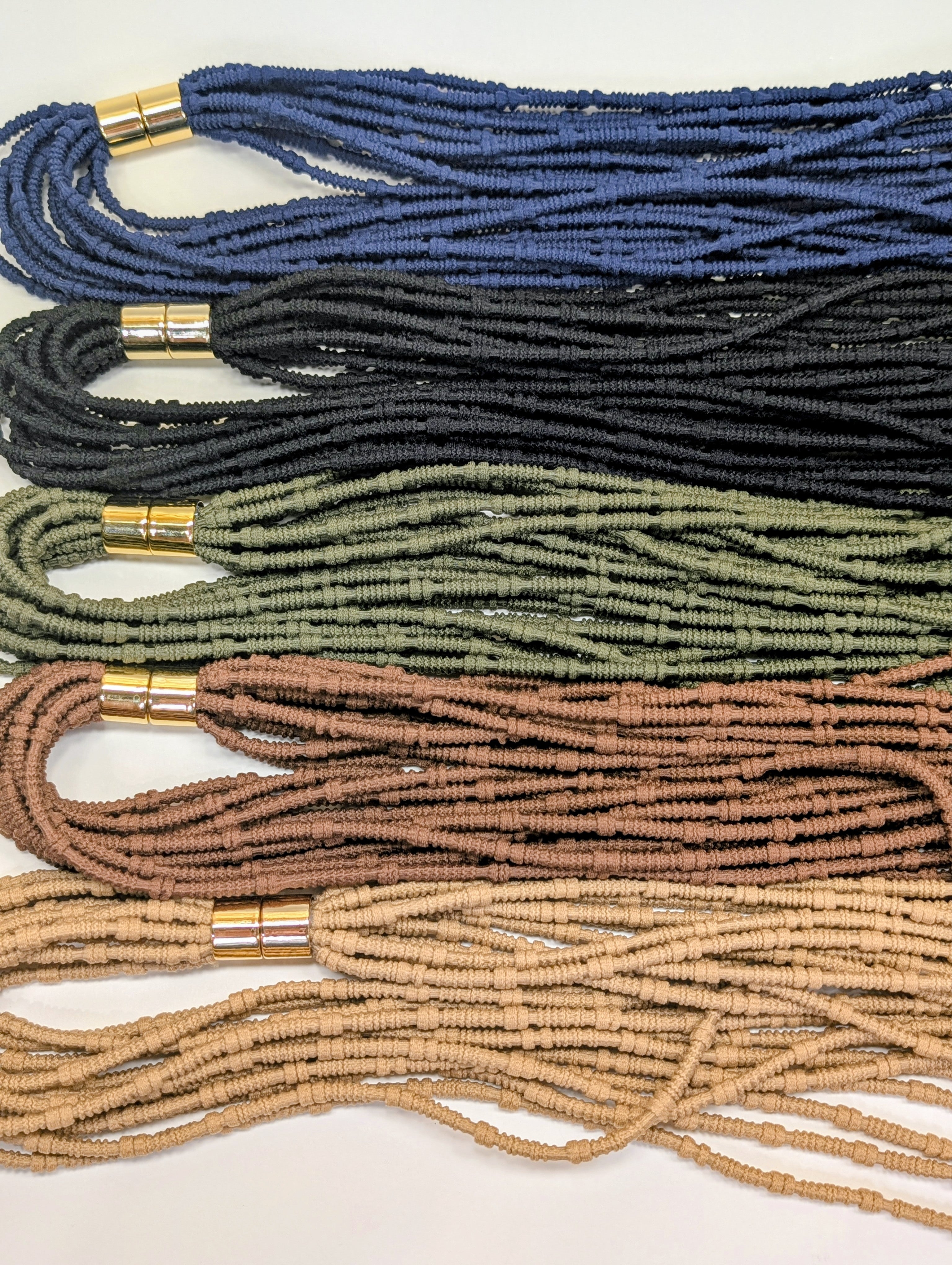 Collar Largo Multihilo de Tela con Cierre Imantado